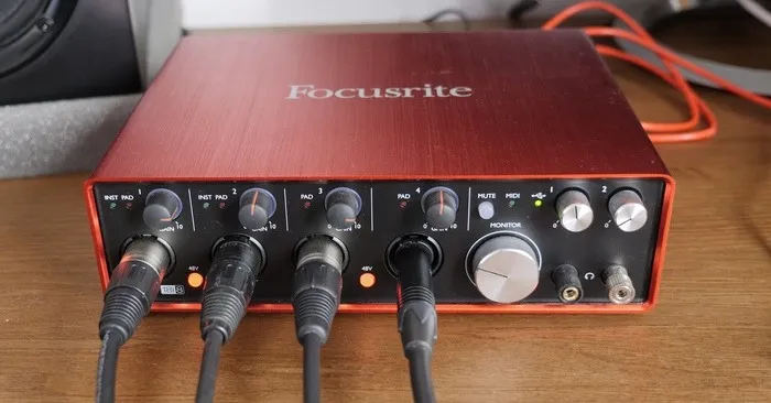 Focusrite Scarlett 2i2 Home Studio